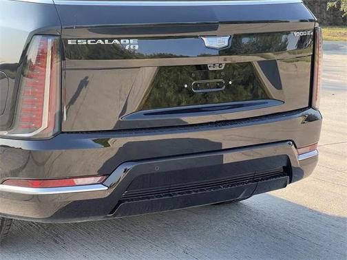 2025 Cadillac Escalade IQ Luxury 2