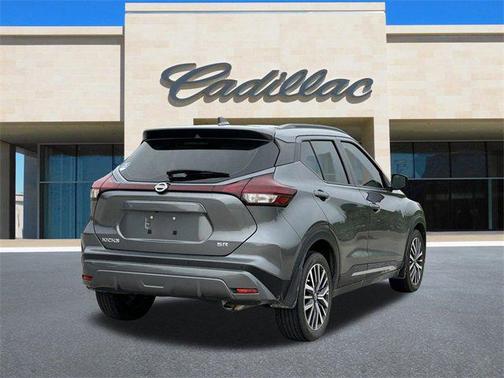 2021 Nissan Kicks SR