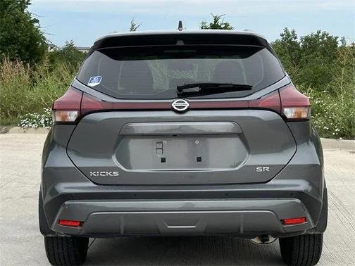 2021 Nissan Kicks SR