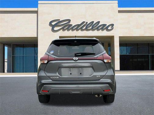 2021 Nissan Kicks SR