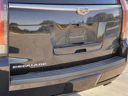 2018 Cadillac Escalade Luxury