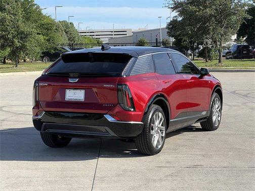 2025 Cadillac OPTIQ Luxury 2