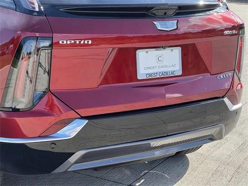 2025 Cadillac OPTIQ Luxury 2