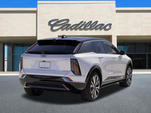 2025 Cadillac OPTIQ Luxury 2