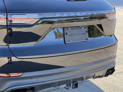 2023 Porsche Cayenne Platinum Edition
