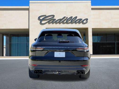 2023 Porsche Cayenne Platinum Edition