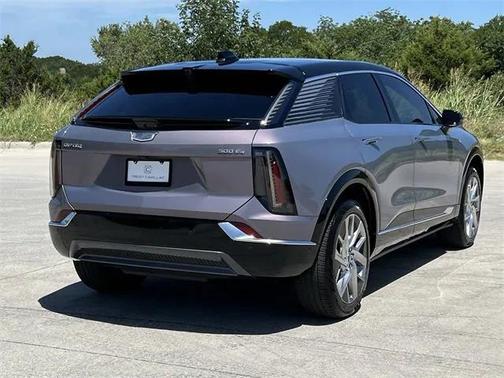 2025 Cadillac OPTIQ Luxury 1