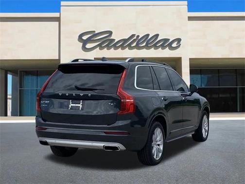 2017 Volvo XC90 T6 Momentum