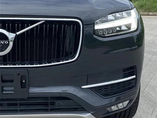 2017 Volvo XC90 T6 Momentum