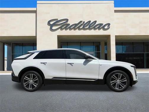 2025 Cadillac LYRIQ Luxury 1