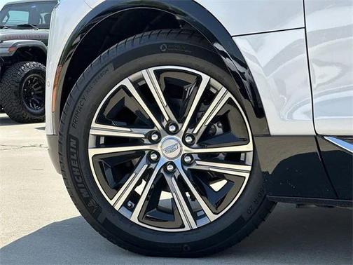 2025 Cadillac LYRIQ Luxury 1