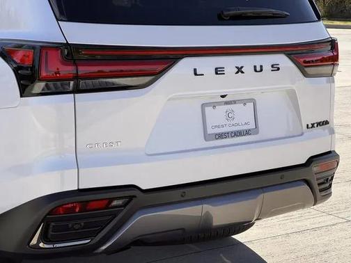 2025 Lexus LX 700h Luxury