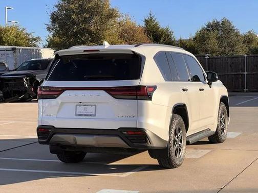 2025 Lexus LX 700h Overtrail