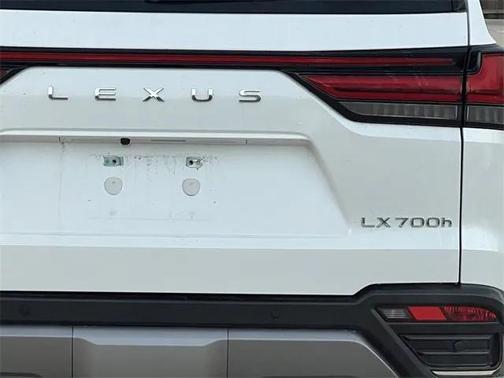 2025 Lexus LX 700h Overtrail