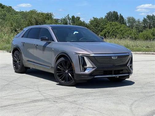 2025 Cadillac LYRIQ Luxury 3