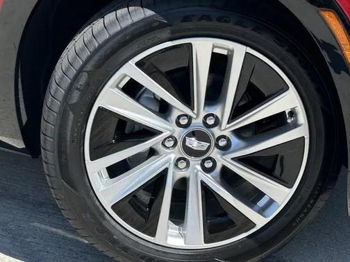 2026 Cadillac VISTIQ Luxury