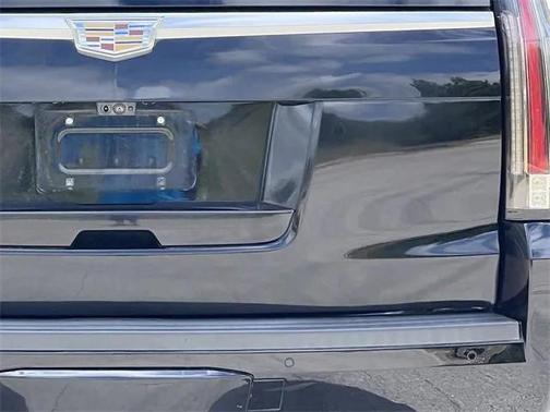 2018 Cadillac Escalade Luxury