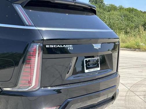 2025 Cadillac Escalade IQ Luxury 2