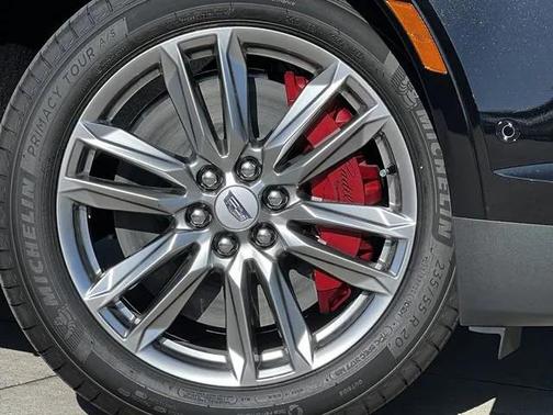 2025 Cadillac XT5 Sport