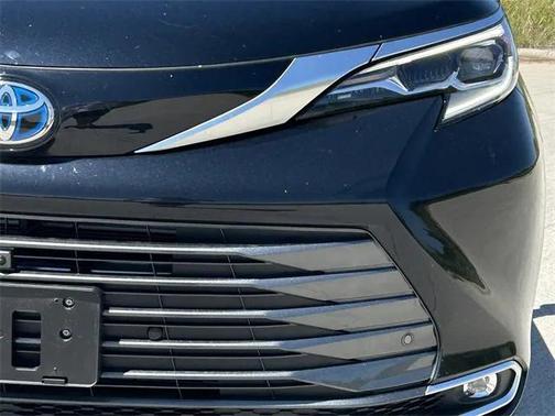 2025 Toyota Sienna Platinum 7 Passenger