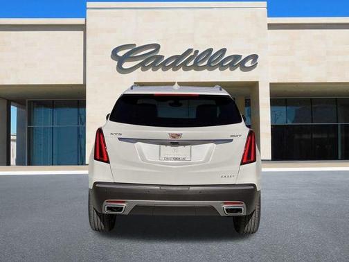 Crystal White Tricoat 2026 Cadillac XT5 Luxury
