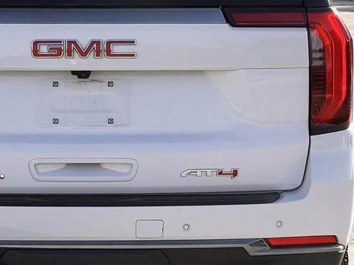 2025 GMC Yukon 4WD AT4