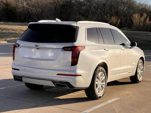 2023 Cadillac XT6 Luxury FWD