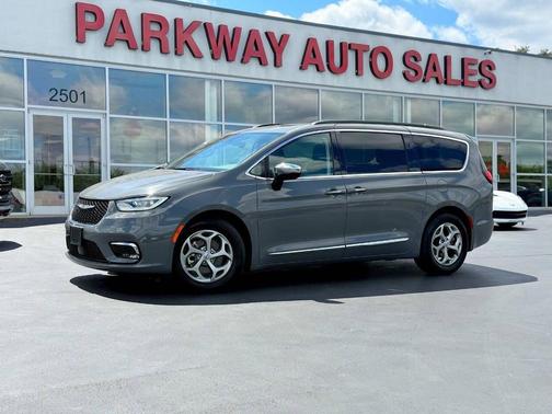 Ceramic Gray Clearcoat 2023 Chrysler Pacifica Limited