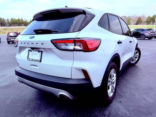Oxford White 2022 Ford Escape S