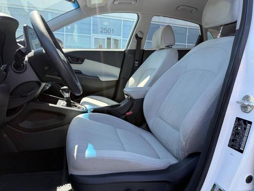 Lunar White 2023 Hyundai KONA SEL