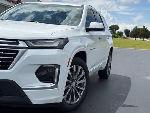 Summit White 2023 Chevrolet Traverse Premier