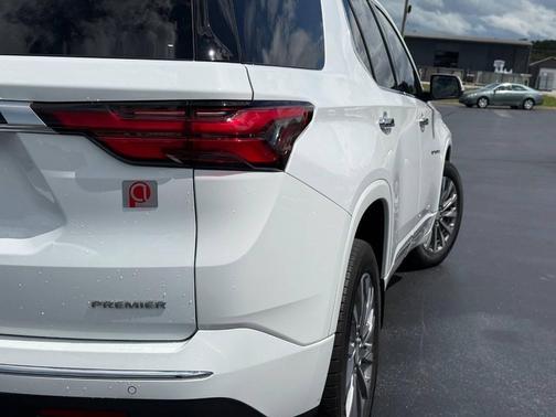 Summit White 2023 Chevrolet Traverse Premier