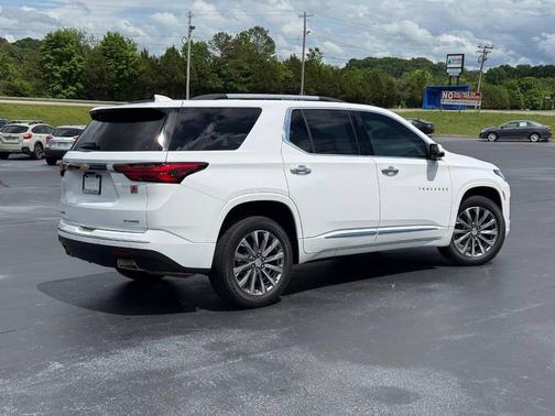Summit White 2023 Chevrolet Traverse Premier