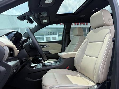 Summit White 2023 Chevrolet Traverse Premier