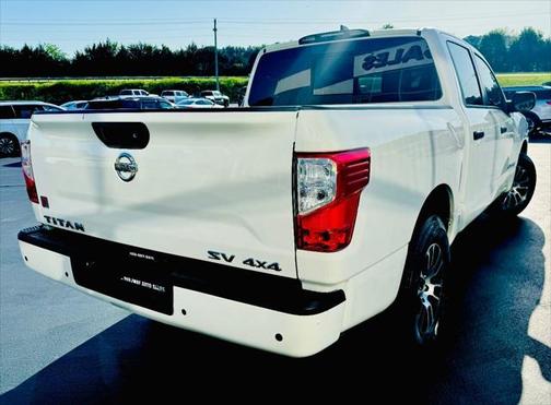 2022 Nissan Titan SV