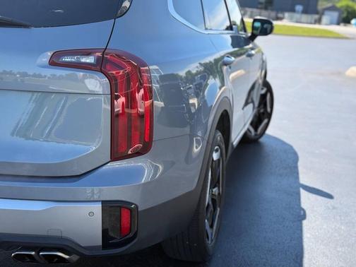 Everlasting Silver 2025 Kia Telluride S