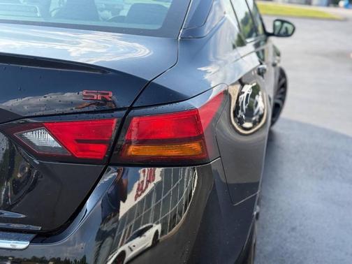 Super Black 2023 Nissan Altima SR FWD