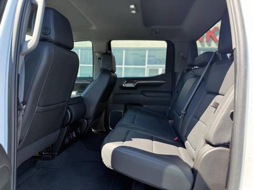 White 2024 GMC Sierra 1500 SLT