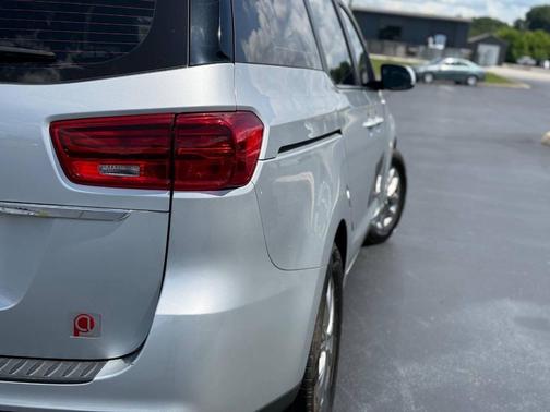 Silky Silver 2020 Kia Sedona L
