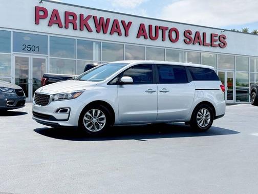 Silky Silver 2020 Kia Sedona L