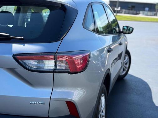 Iconic Silver Metallic 2021 Ford Escape S