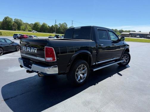 Brilliant Black Crystal Pearlcoat 2017 RAM 1500 Laramie