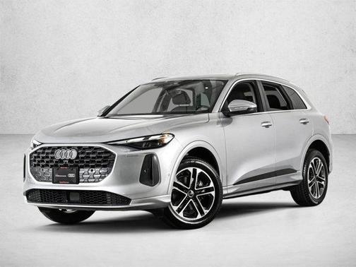 Florett Silver Metallic 2025 Audi Q5 2.0T quattro Premium