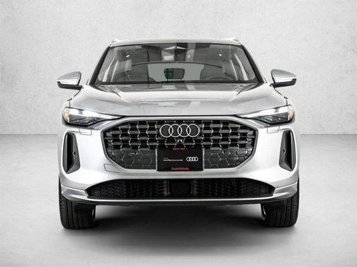 Florett Silver Metallic 2025 Audi Q5 2.0T quattro Premium