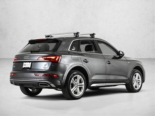 Daytona Gray Pearl Effect 2023 Audi Q5 e 55 S line quattro Premium