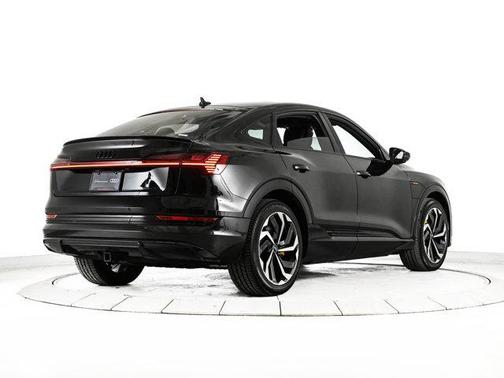 2023 Audi e-tron S line Premium