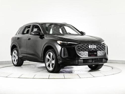 Mythos Black Metallic 2025 Audi Q5 2.0T quattro Premium