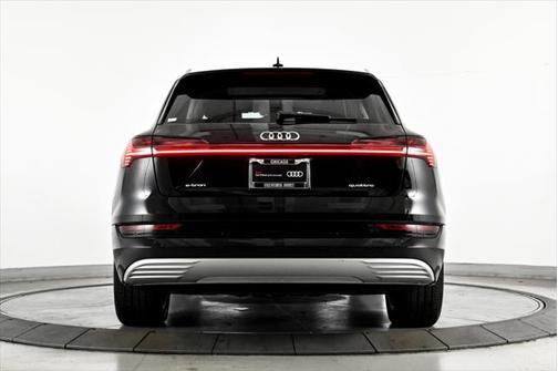 2022 Audi e-tron Premium Plus quattro