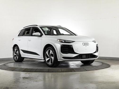 Glacier White Metallic 2025 Audi Q6 e-tron Premium