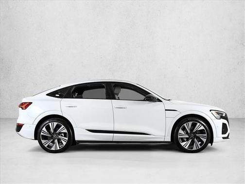 Glacier White Metallic 2024 Audi Q8 e-tron S line Premium